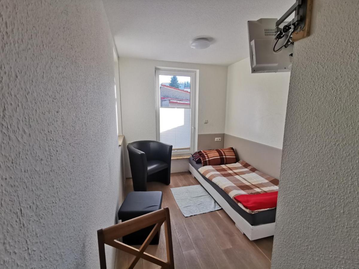 Ferienwohnung Und Pension Guertler Werdau Екстериор снимка